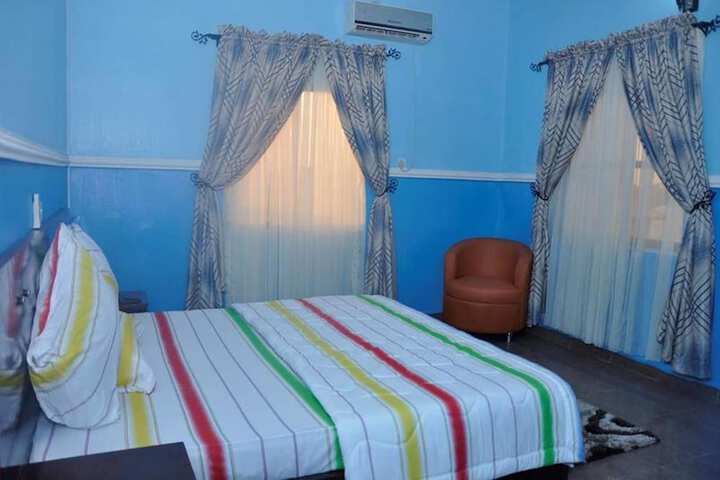 Room 7 of 12