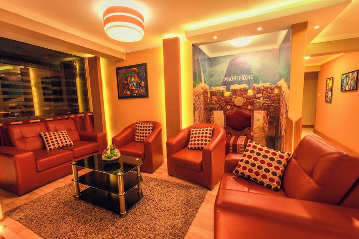 Lounge 73 of 96