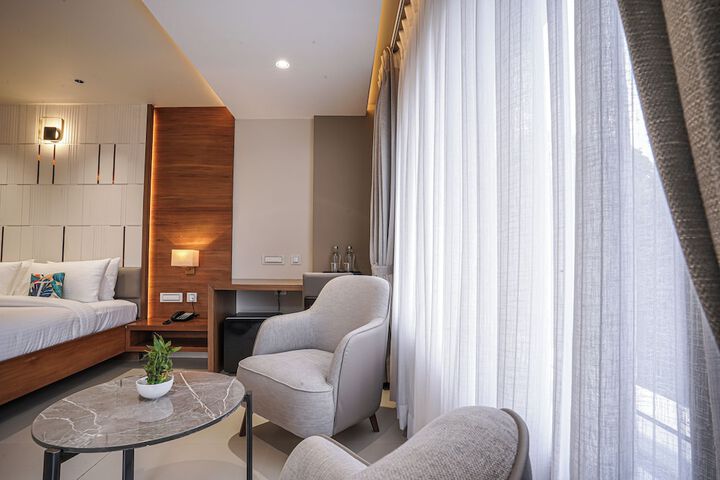 Room 16 of 34