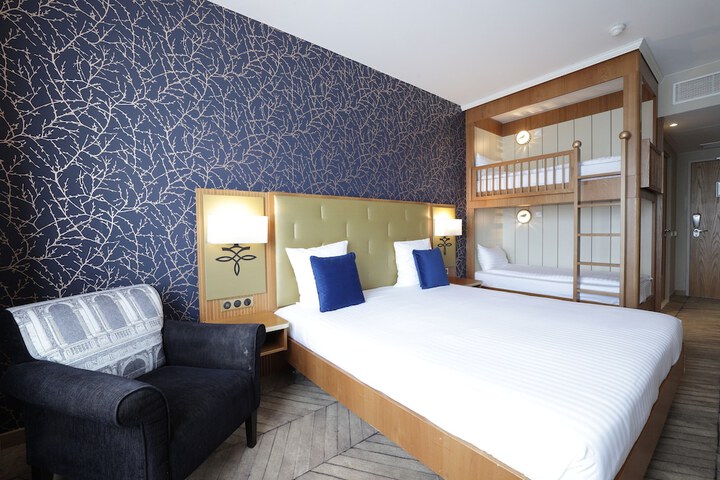 Room 10 of 72
