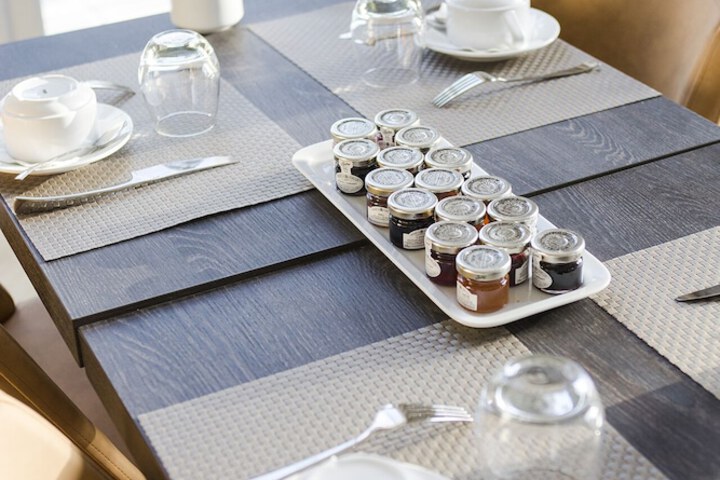 Breakfast/Coffee Service 29 of 35