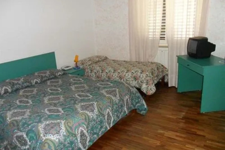 Room 2 of 7