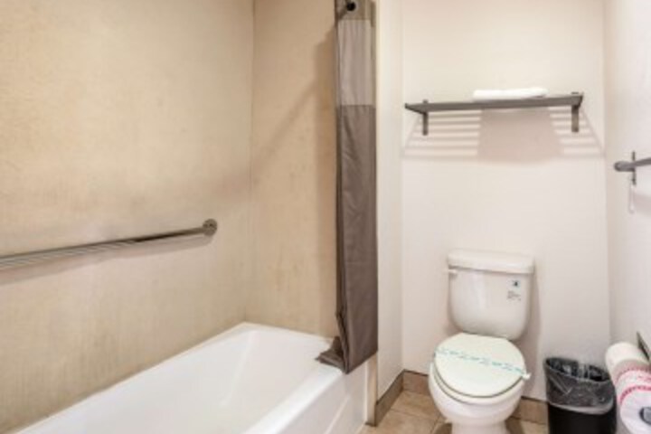 Room 12 of 25