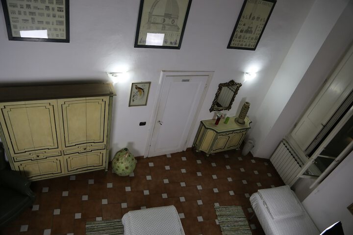 Room 28 of 35