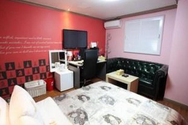 Room 2 of 5