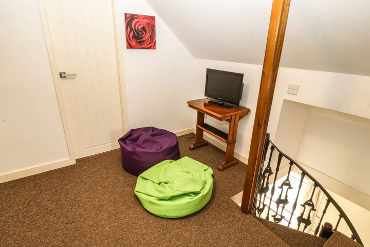 Room 13 of 20