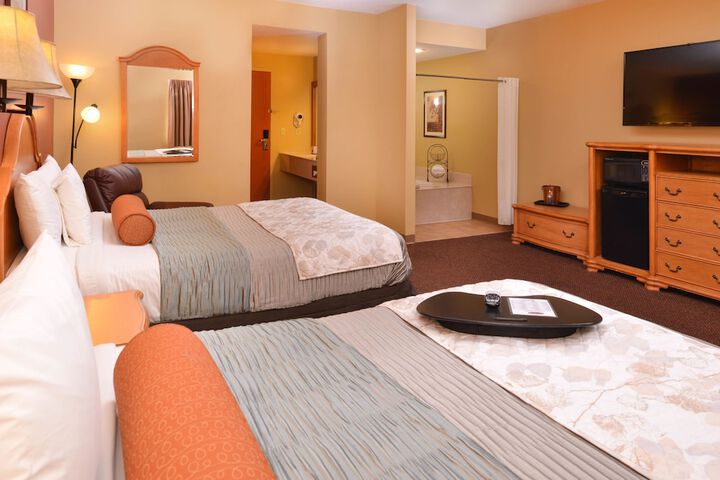 2 Queen Beds (9 of 11)