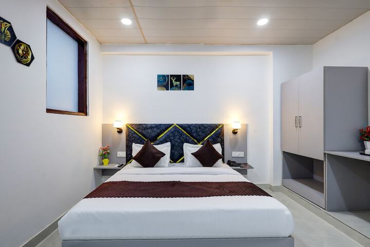 Room 5 of 18
