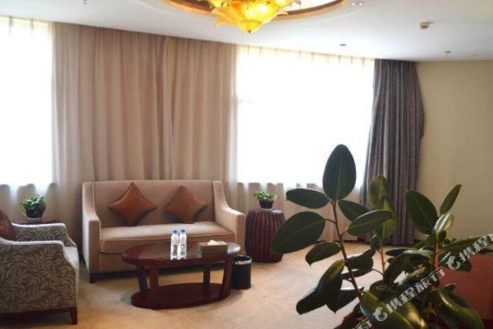 Chun Xue Four Seasons Hotel