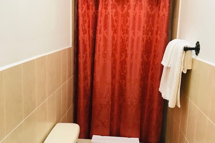 Room 27 of 39