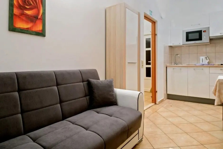 Room 4 of 14