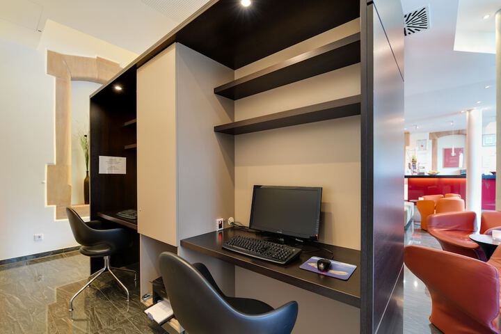 Business Center 48 of 57