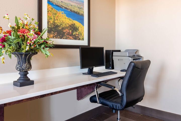 Business Center 18 of 18