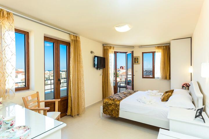 Room 14 of 60