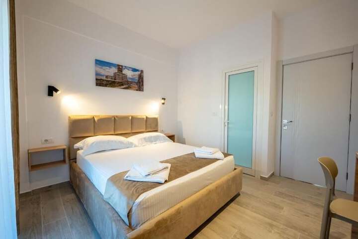 Room 73 of 163