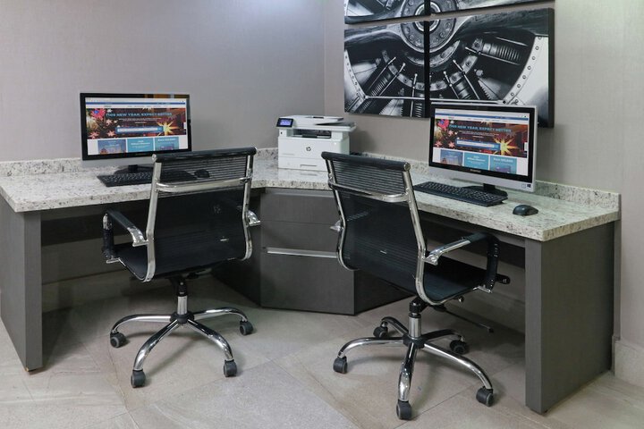 Business Center 39 of 41