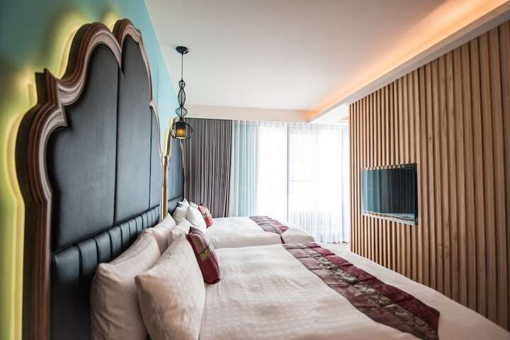 Room 42 of 80
