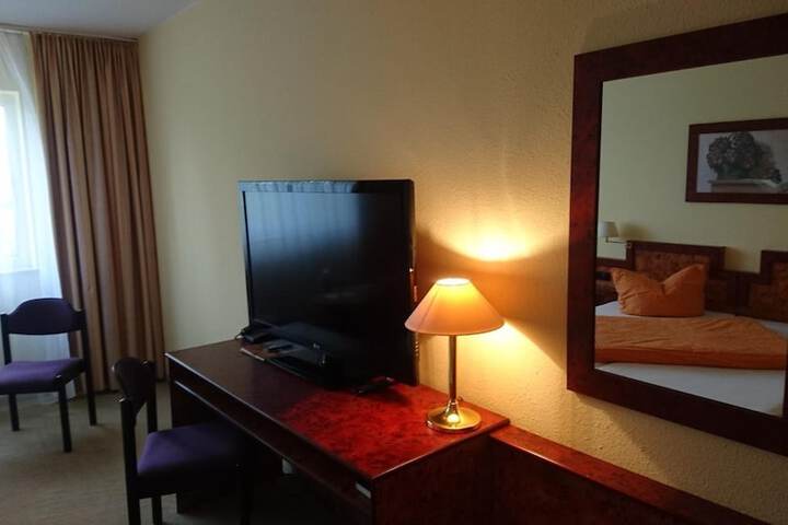 Room 8 of 40