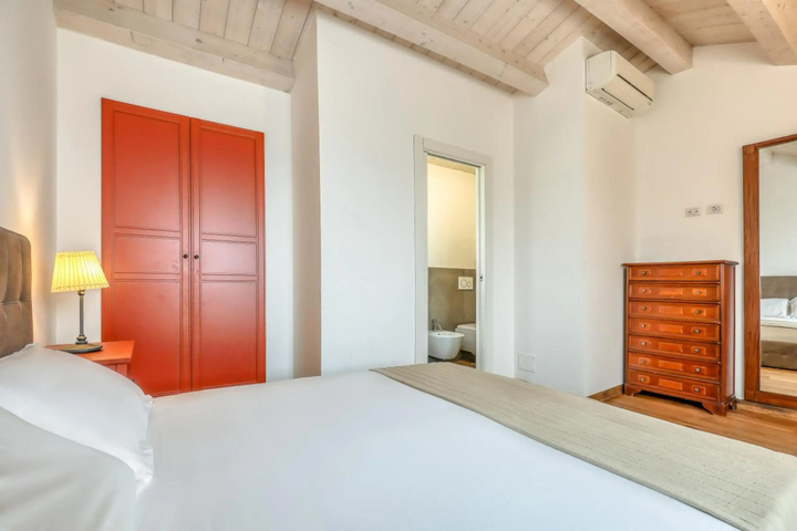 Room 2 of 15