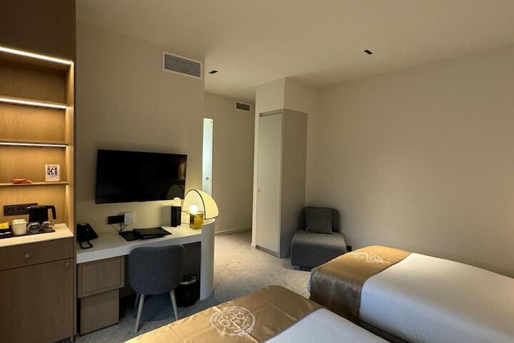 Room 53 of 105