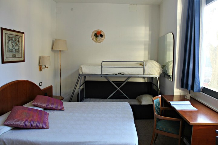 Room 7 of 42