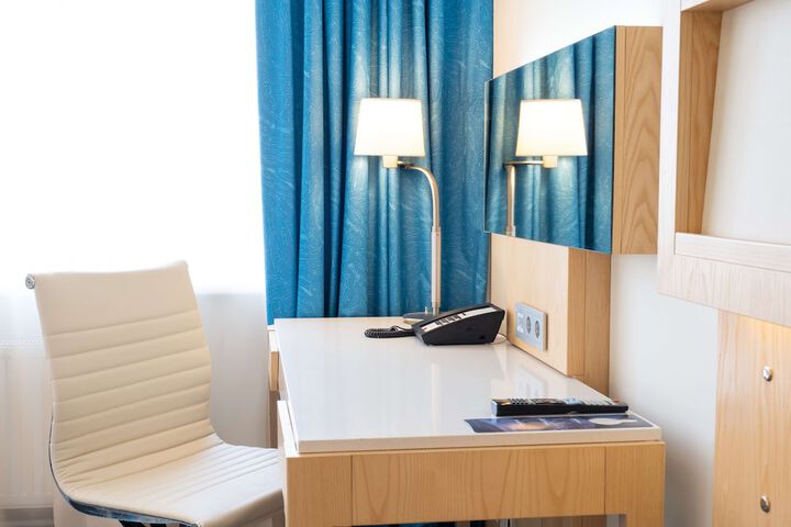 Room 9 of 160