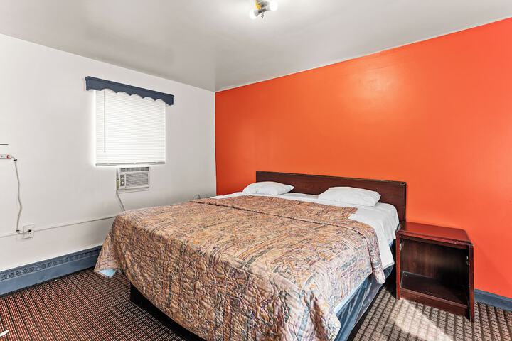Room 2 of 7