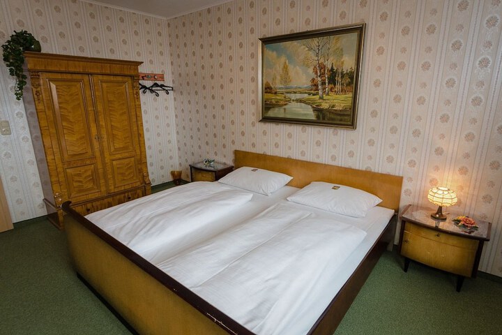 Room 7 of 27