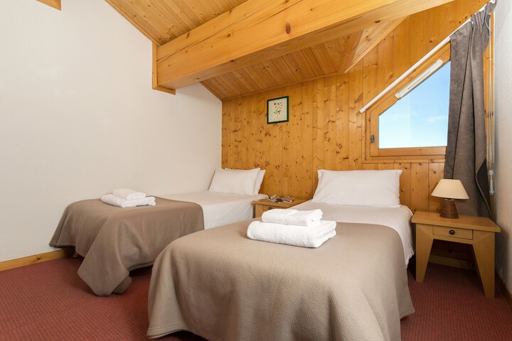 Room 3 of 16