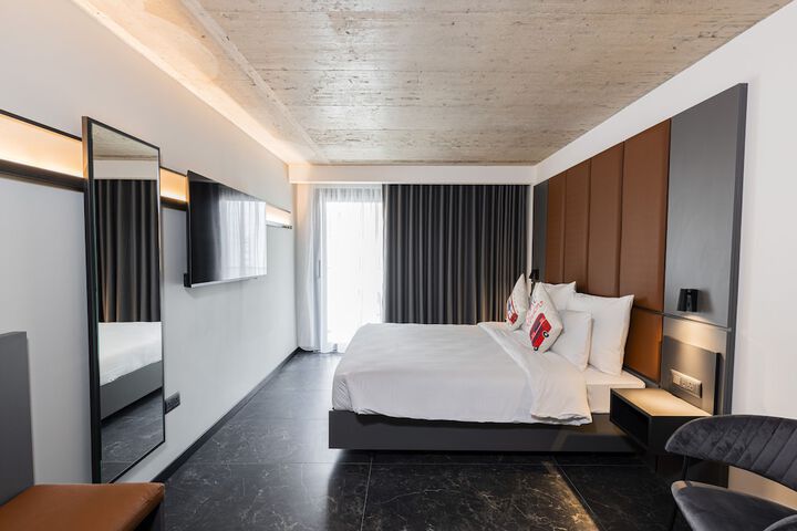 Room 27 of 82