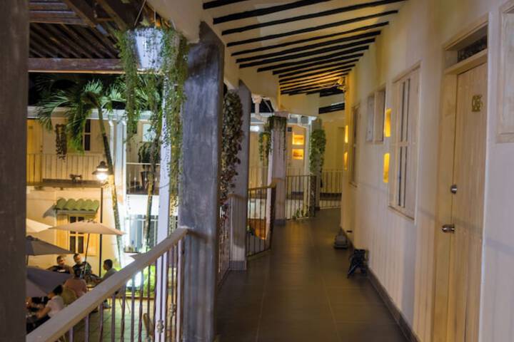 Ballroom/Hall 16 of 22