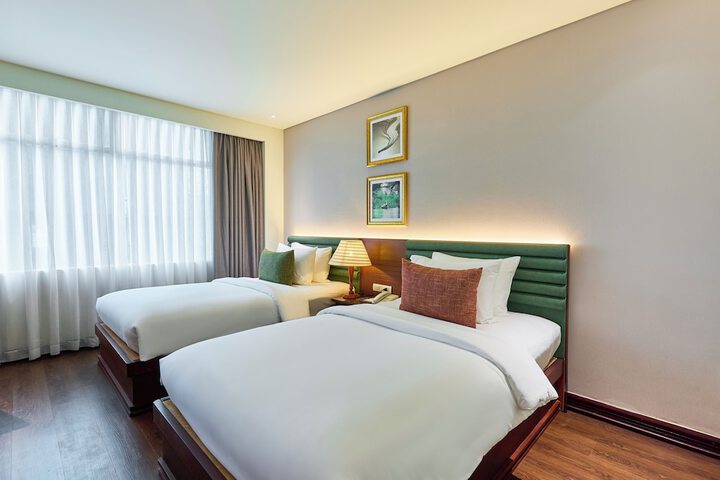 Room 33 of 102