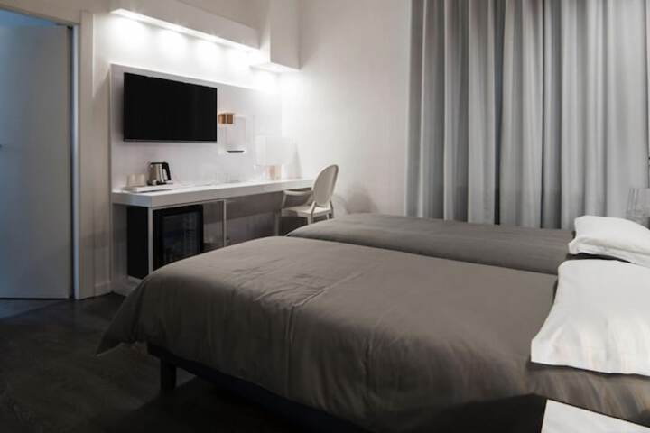 Room 28 of 47