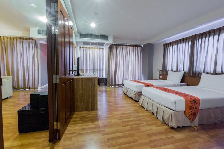 Room 25 of 103