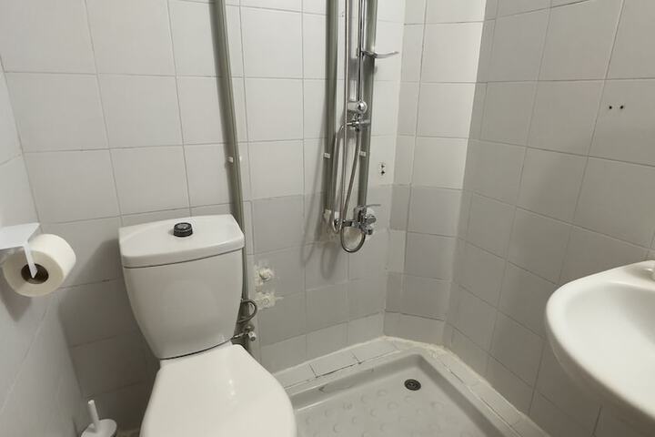 Room 11 of 21