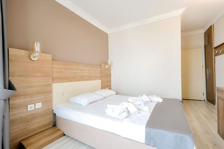 Room 17 of 27
