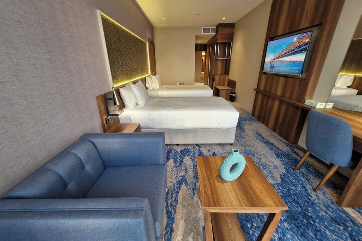 Room 32 of 62