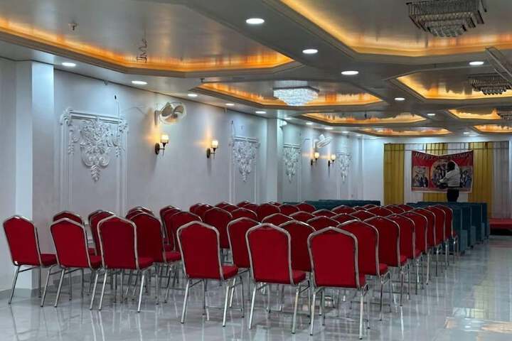 Ballroom/Hall 33 of 36