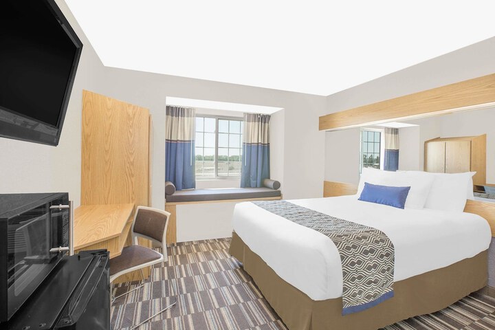 2 Queen Beds Mobility Accessible (4 of 30)