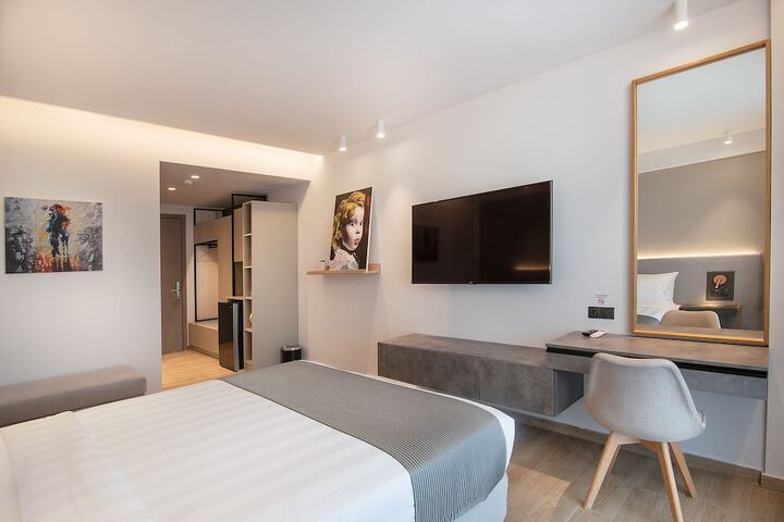 Room 18 of 106