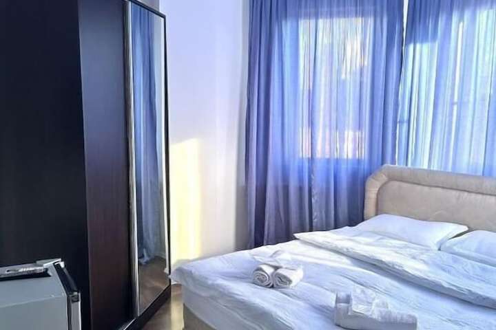 Room 3 of 87