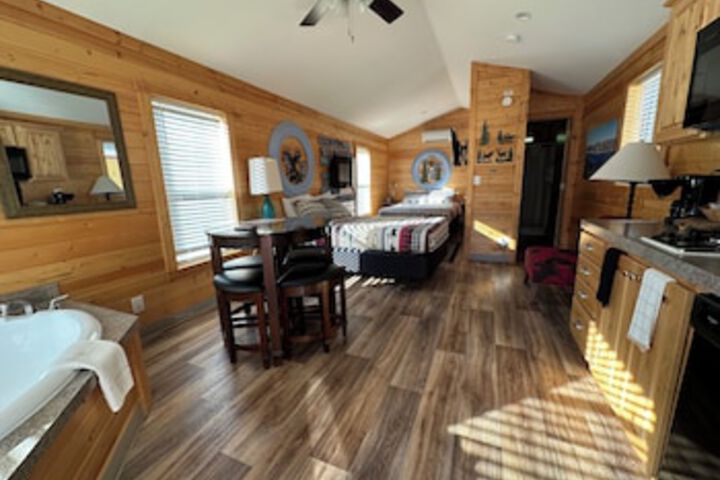 Room 28 of 390