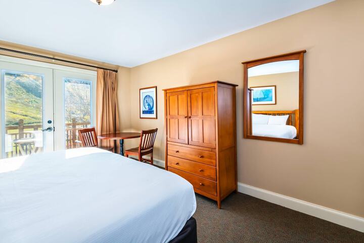 Room 44 of 123