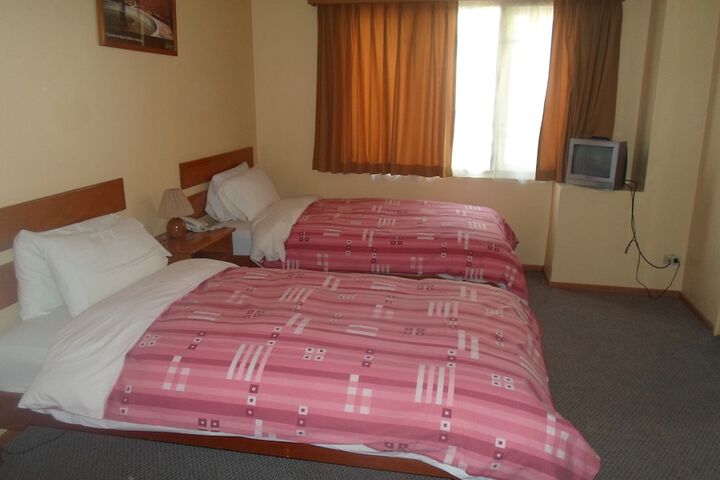 Room 14 of 33