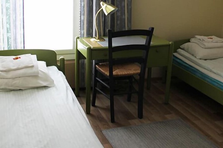 Room 8 of 33