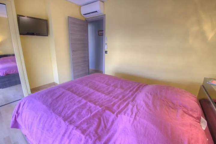Room 2 of 11
