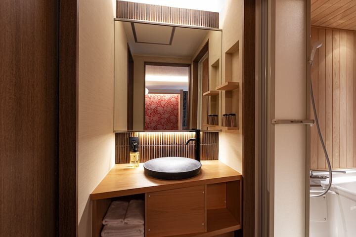 Room 45 of 66