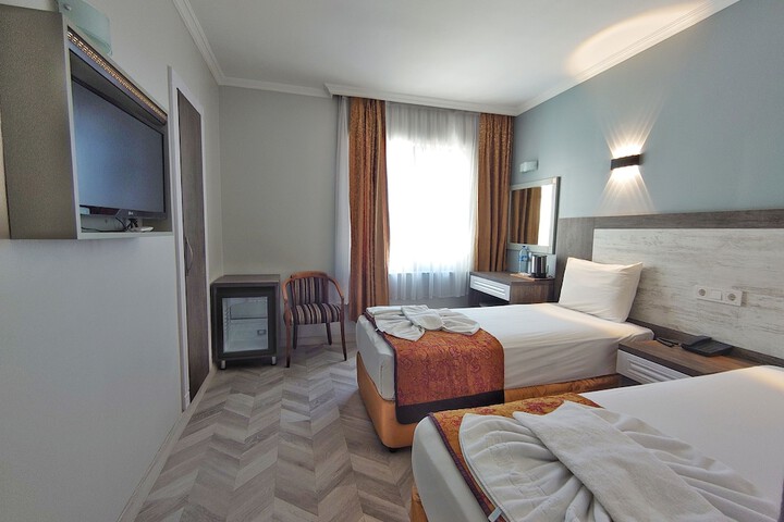 Room 14 of 65