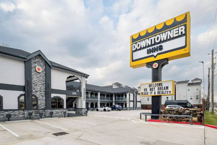 Exterior of Downtowner Inns - Houston Downtown