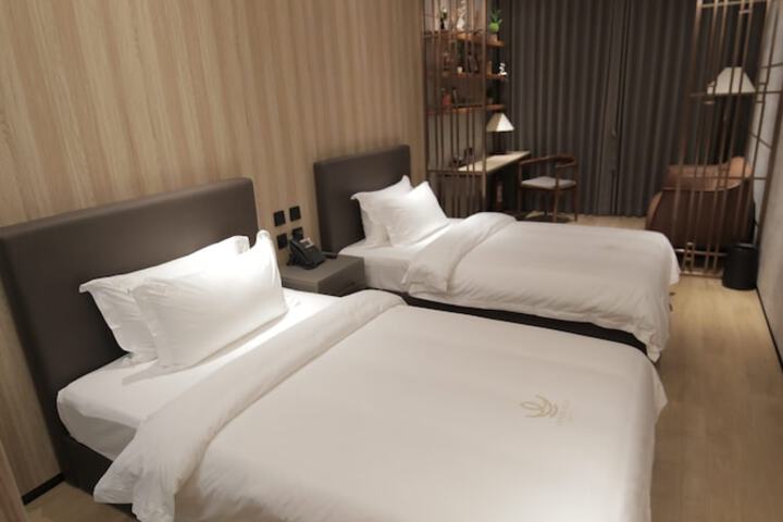 Room 6 of 20